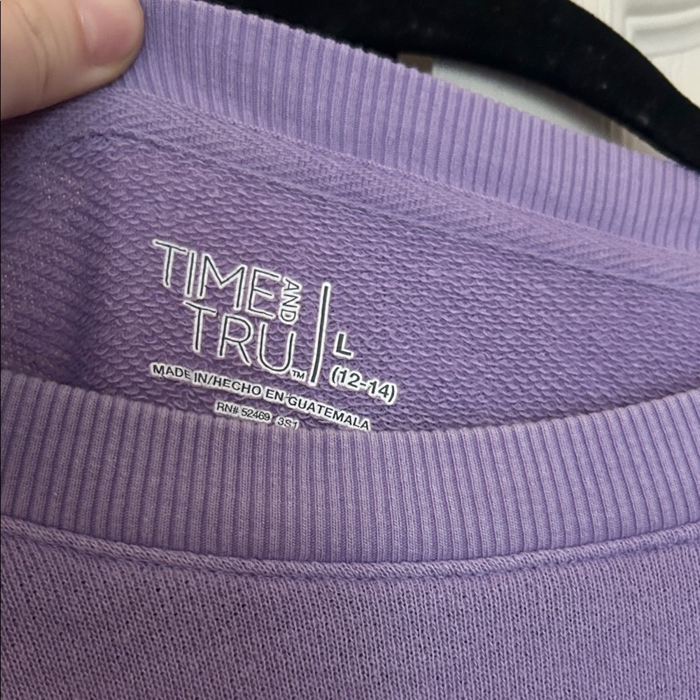 Time and Tru Lavender Pullover - Picture 2 of 3